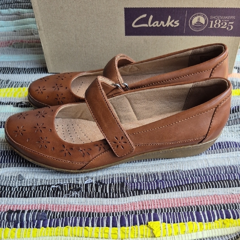 Clarks Everlay Toyah Women's Tan Floral Cutout Mary Jane Flats Sz 10 brand new - Picture 3 of 6